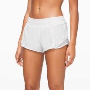 Lululemon white hotty hot shorts size 6